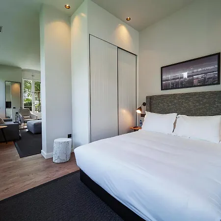 18 شقة ساليناس