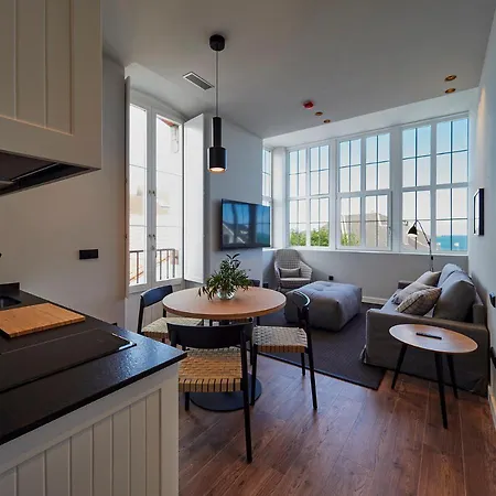 18 Apartment *
